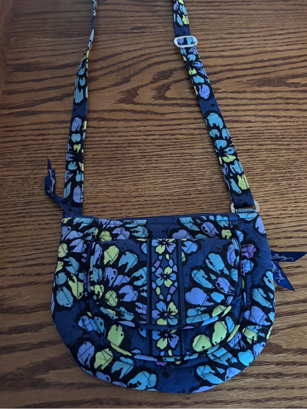 Vera Bradley Quilted  Crossbody Bag ~ Grandma-core, Travel, Quilted, Classic - Picture 2 of 9